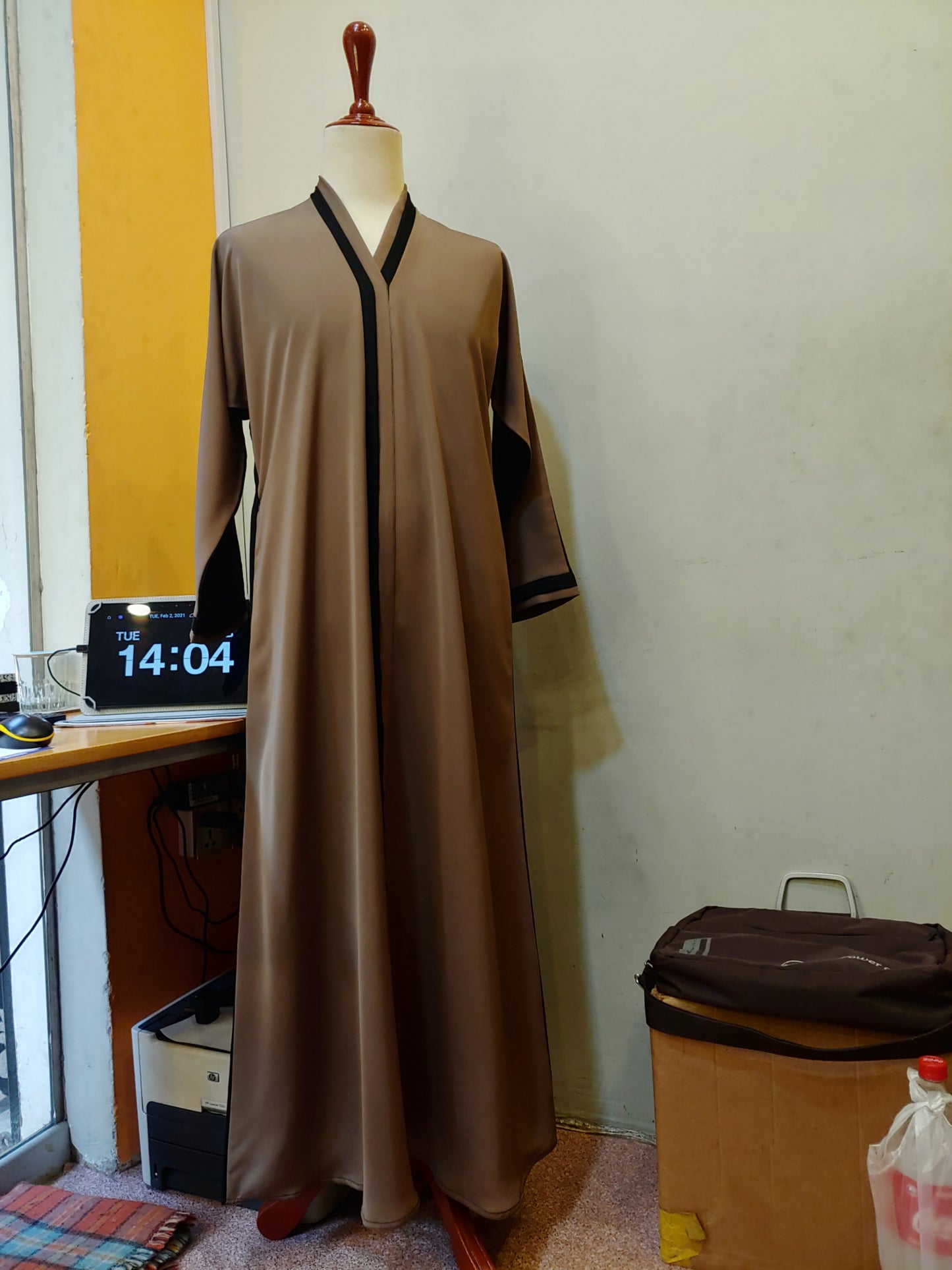 Camel Shade Zip Pocket Abaya